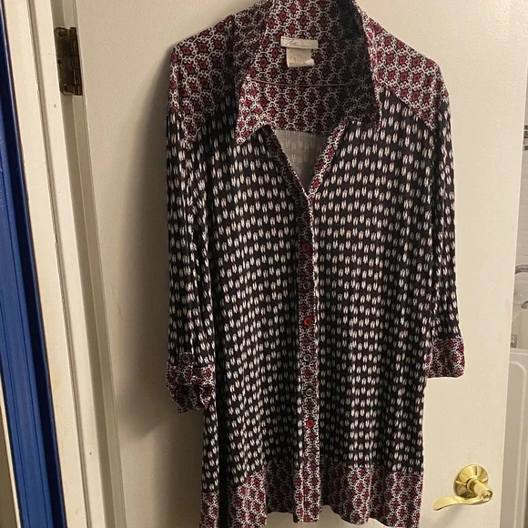 Patterned Button-Up Shirt - Picture 2 of 12